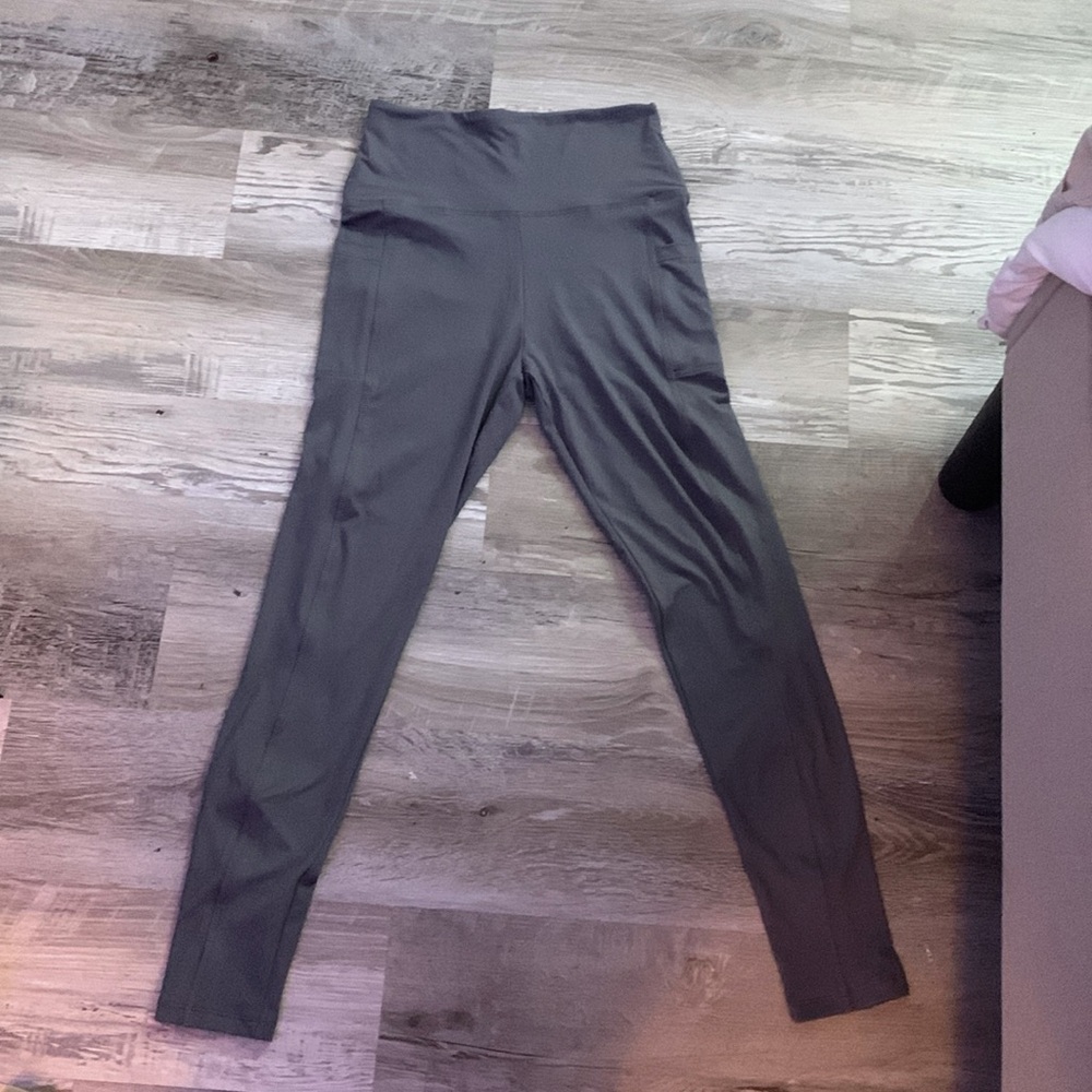 Women’s grey leggings